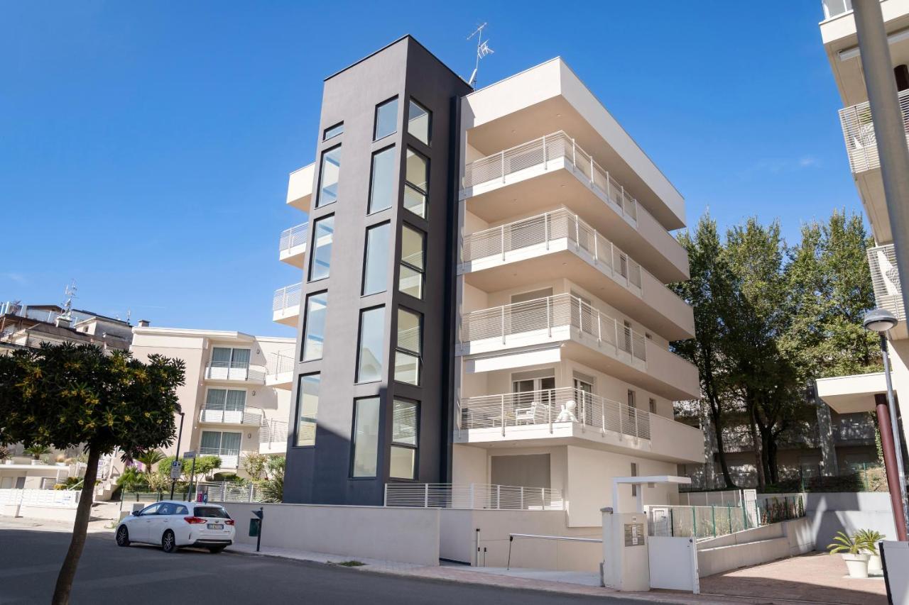 Ferrari Apartments Ponente Caorle Eksteriør billede